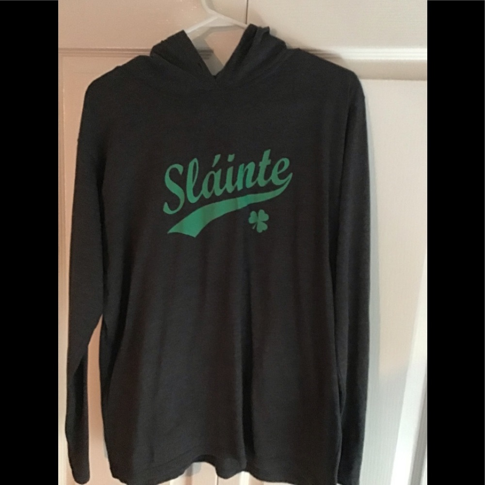 2xl long sleeve Irish /St Patrick’s Day Slainte hooded longsleeve top